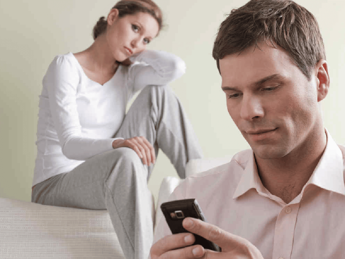 Más de la mitad de las  parejas discute por el uso excesivo de dispositivos móviles  