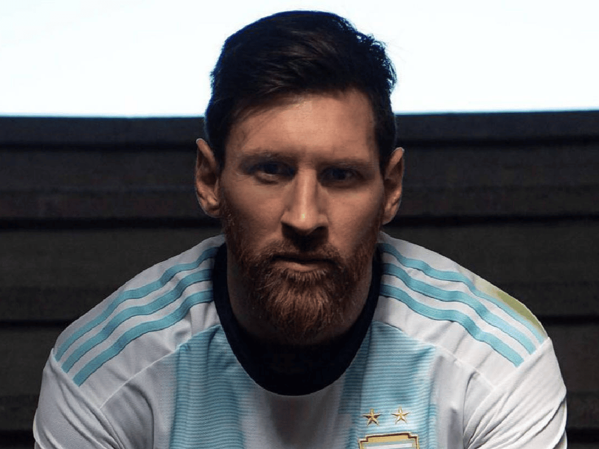 Messi mostró la nueva camiseta de la Selección