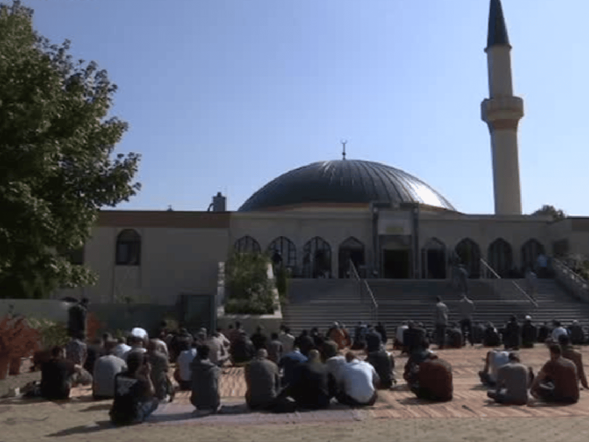 Austria, cierran mezquitas y expulsan imanes vinculados al extremismo