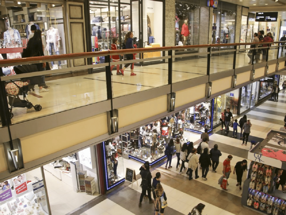 Consumo sin reacción: ventas en shopping se hundieron 22,9% y en súper 12,6%