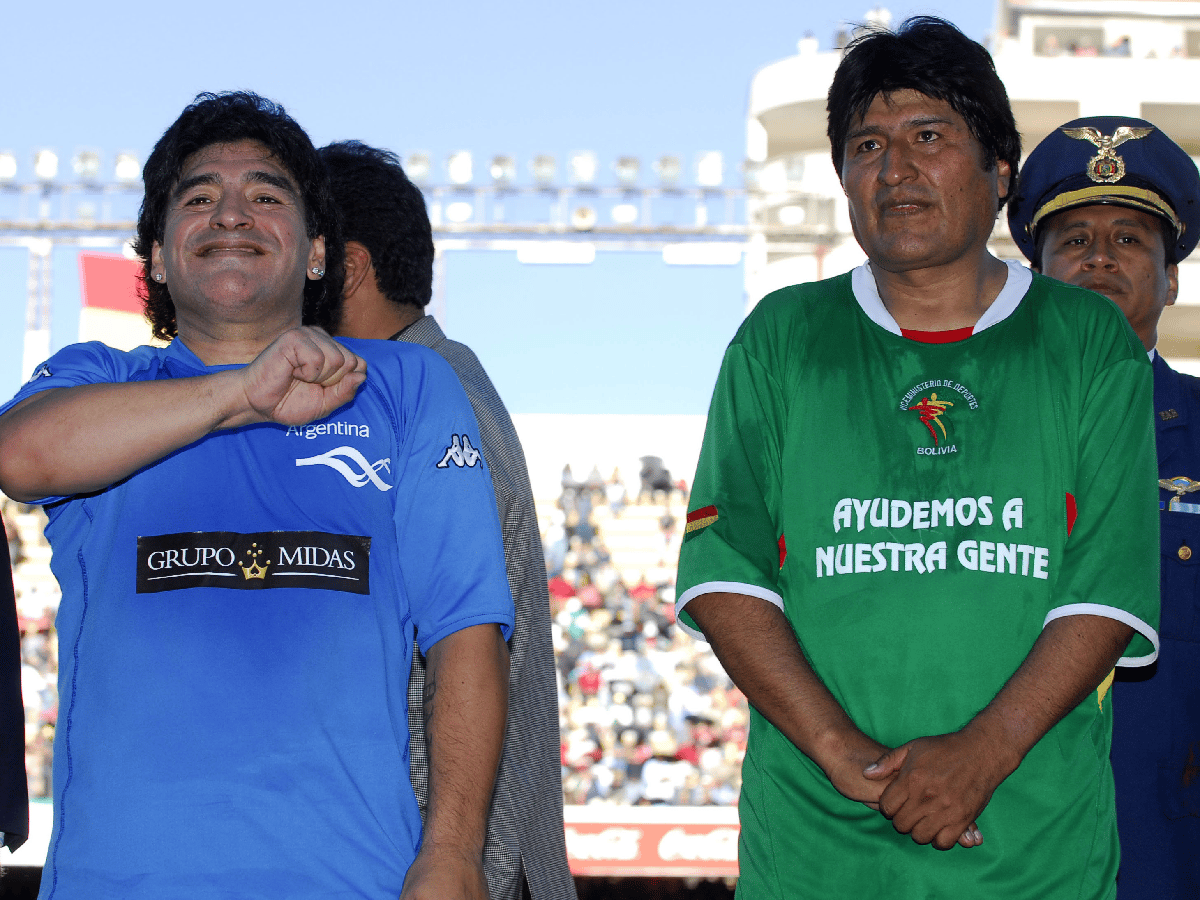 Maradona expresó su solidaridad con Evo Morales