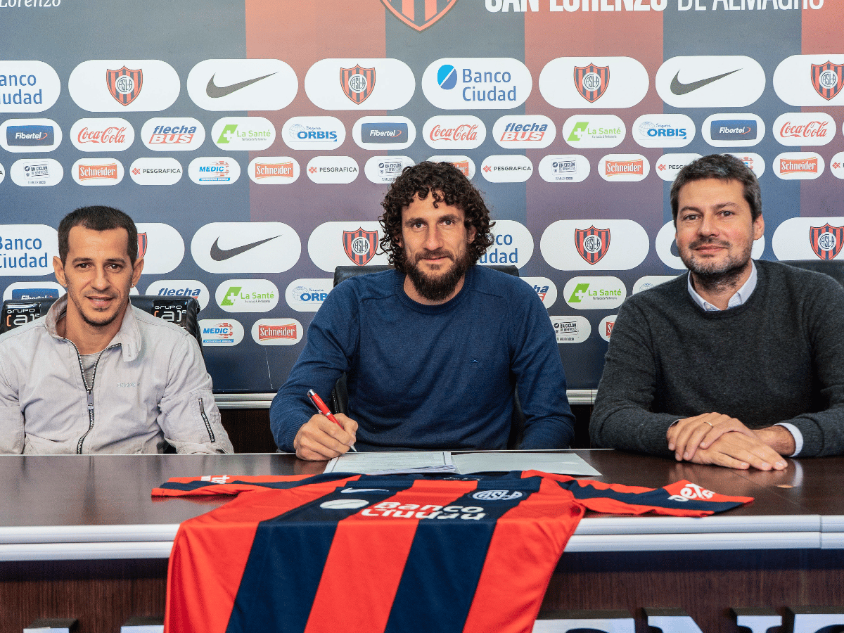 Coloccini renovó contrato con San Lorenzo