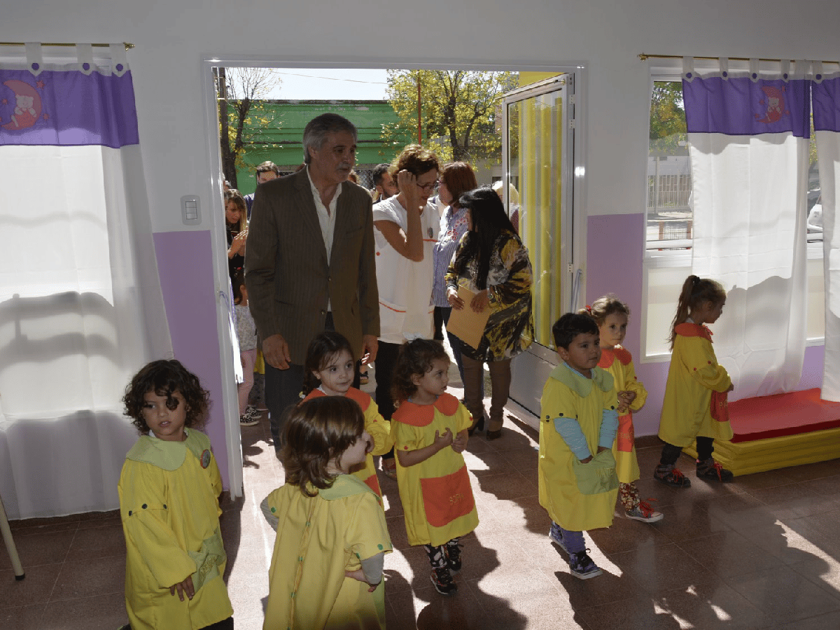Grahovac habilitó reformas en escuela primaria y nueva sala en jardín de La Francia         