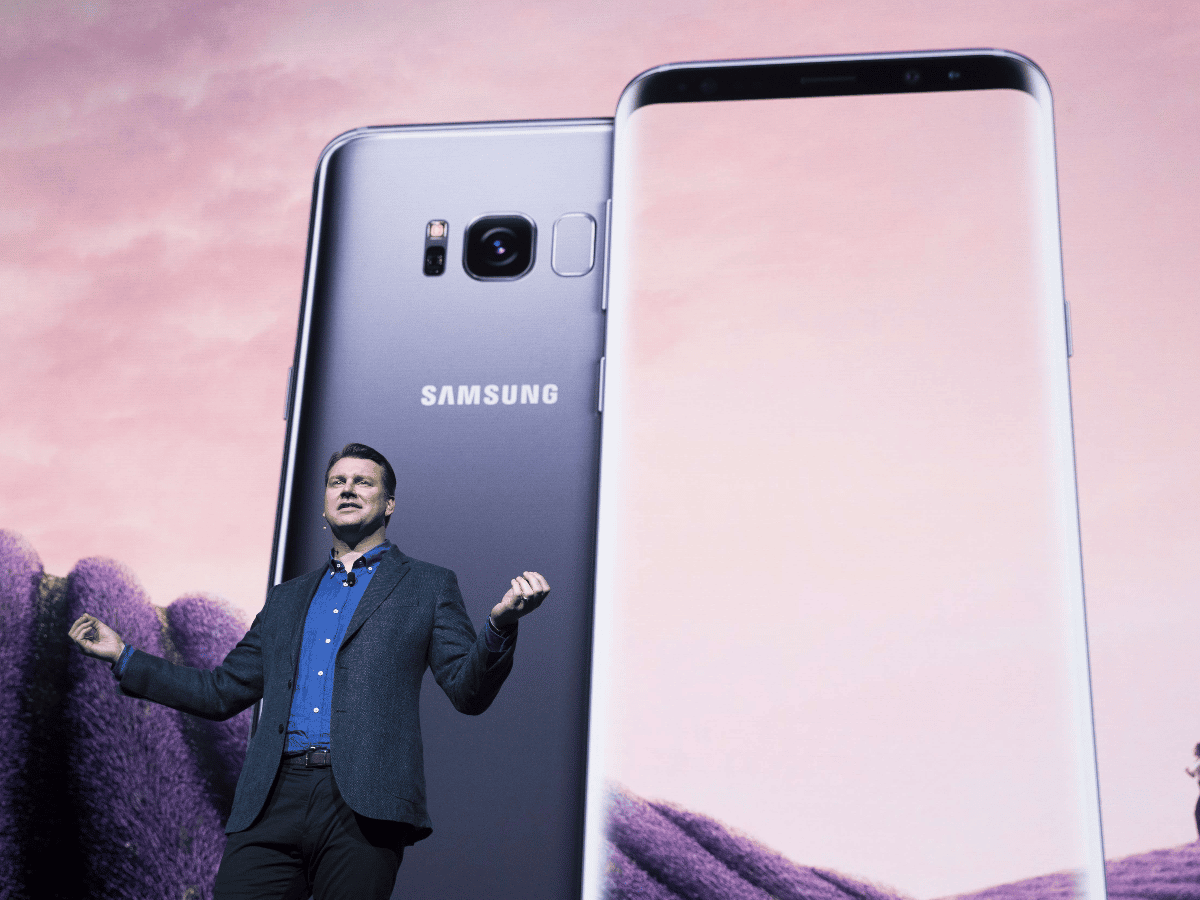 Samsung presenta su nuevo smartphone con asistente virtual  