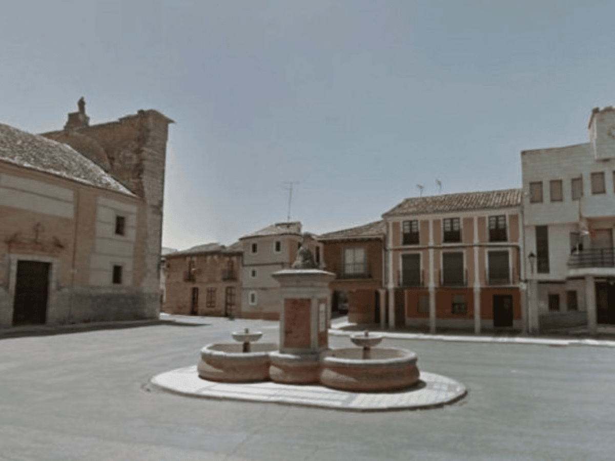 Misterio en un pueblo de España: aparecen sobres con plata en las puertas de las casas