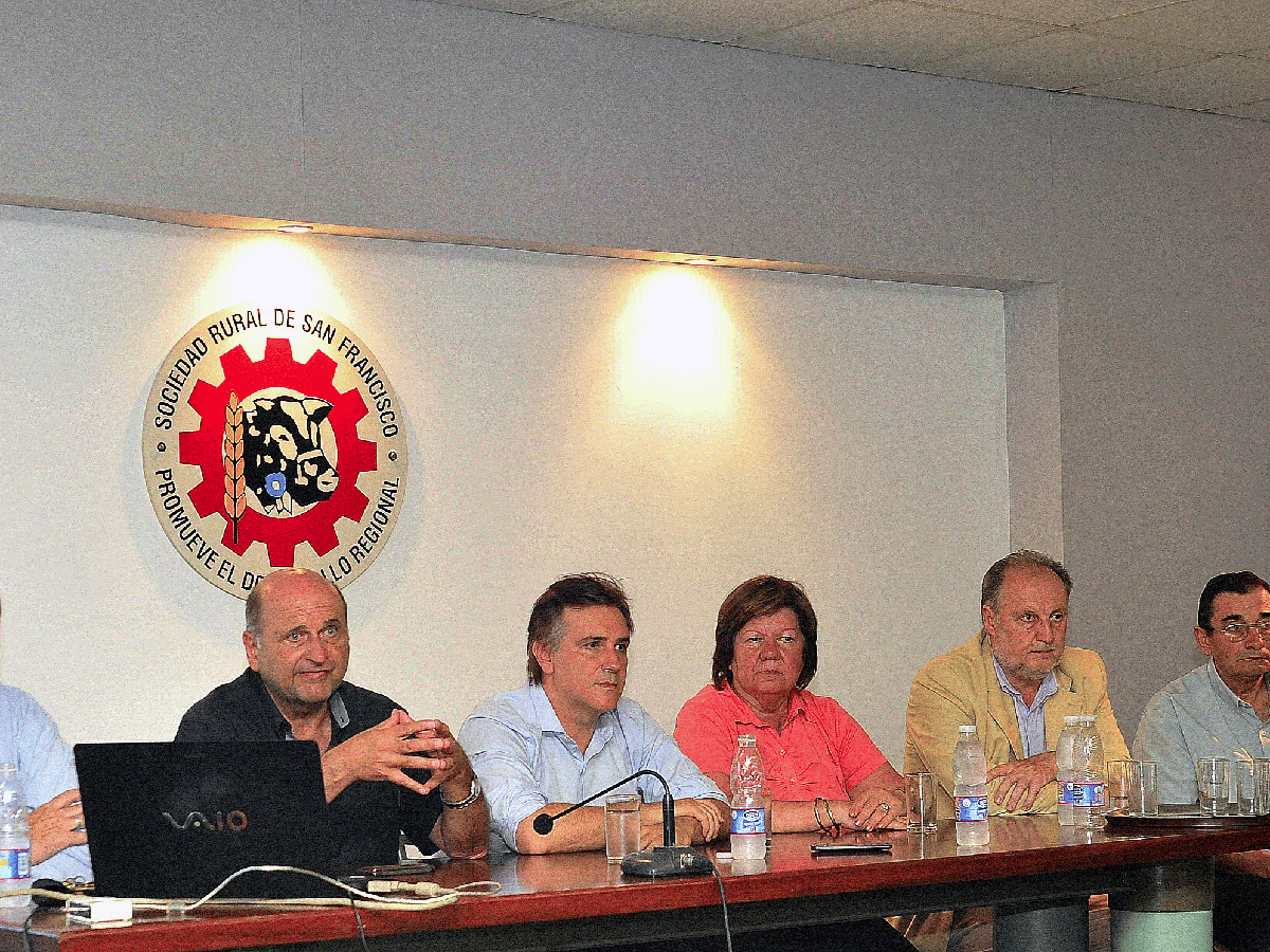 Llaryora presentó  Plan Vial hasta 2019