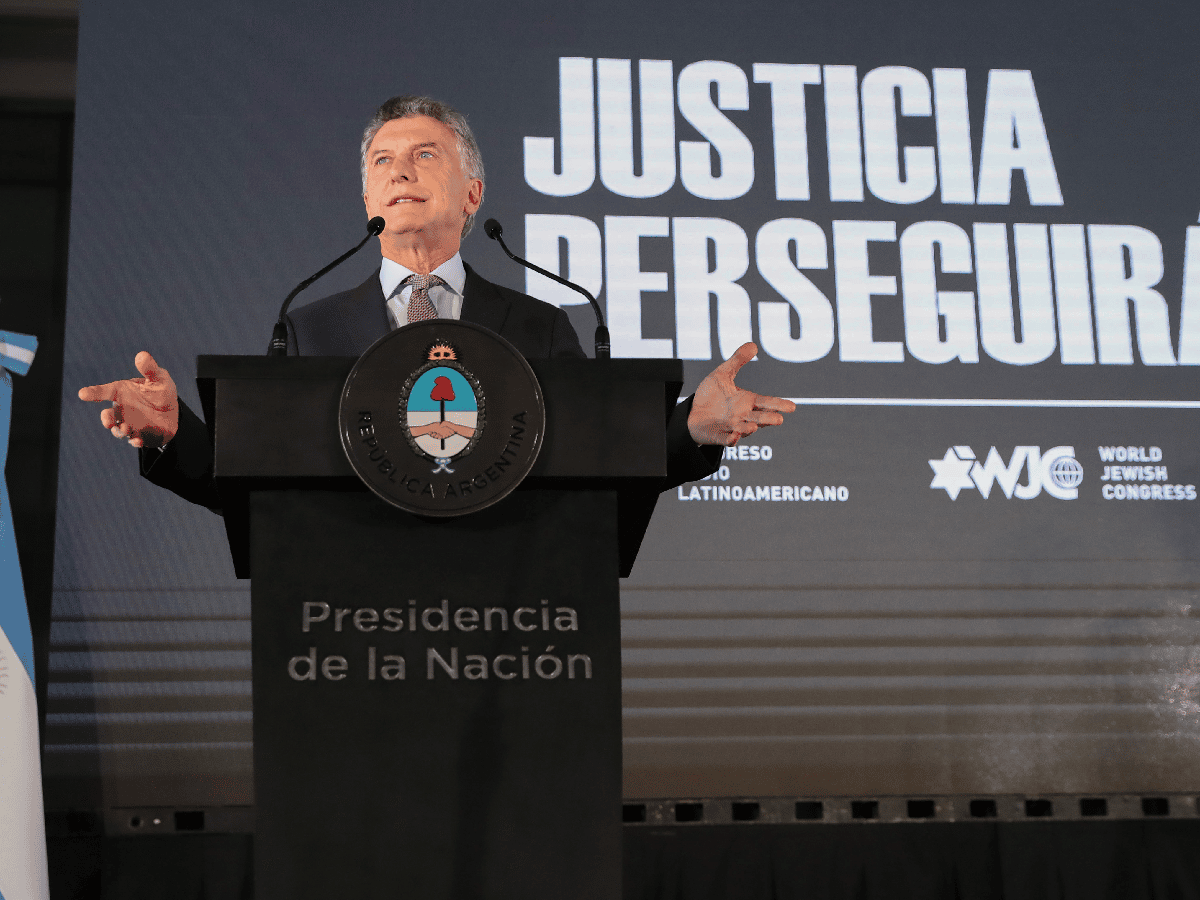 AMIA: Macri pidió juzgar en el país a los imputados