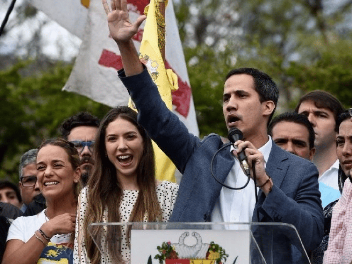 Fiscalía General de Venezuela pide que prohiban salir del país a Guaidó