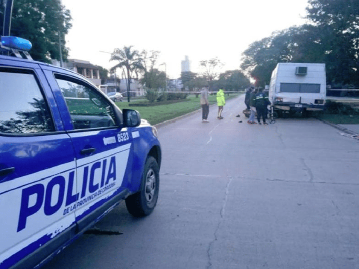 Villa María: un motociclista murió tras chocar contra una casilla rodante