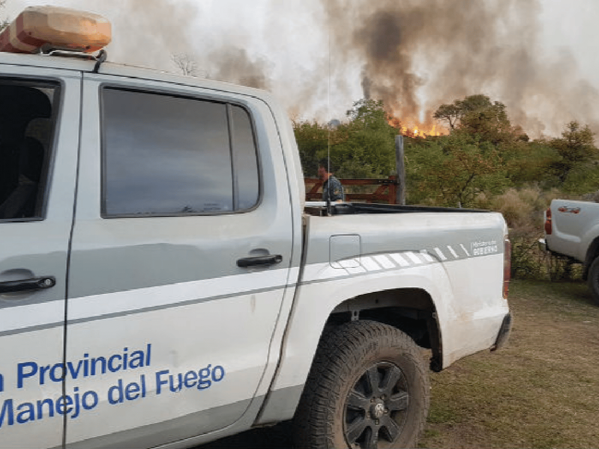 Mejoran las condiciones pero continúa el fuego en Traslasierra