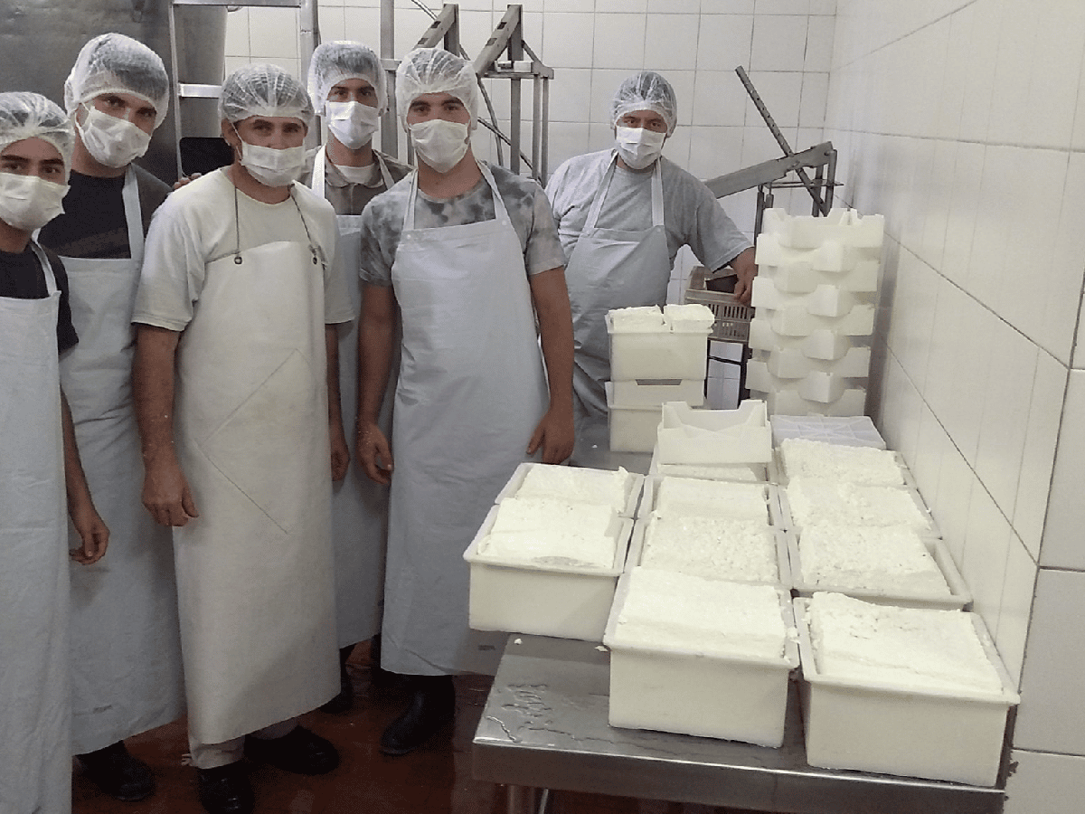 Empieza a producir  cooperativa  que rescató la industria  láctea tras el cierre de Sancor
