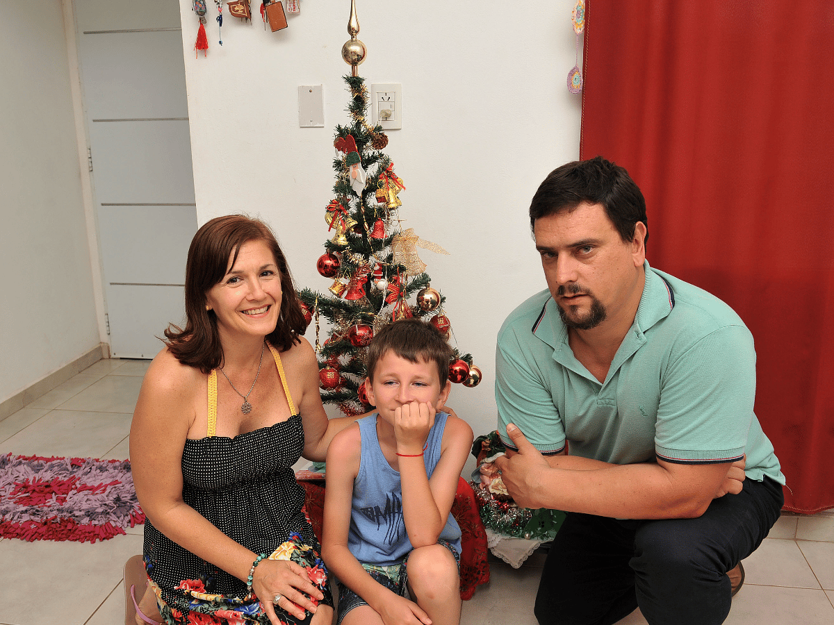 Santi llegó desde Ucrania para cumplirles el sueño de ser padres 