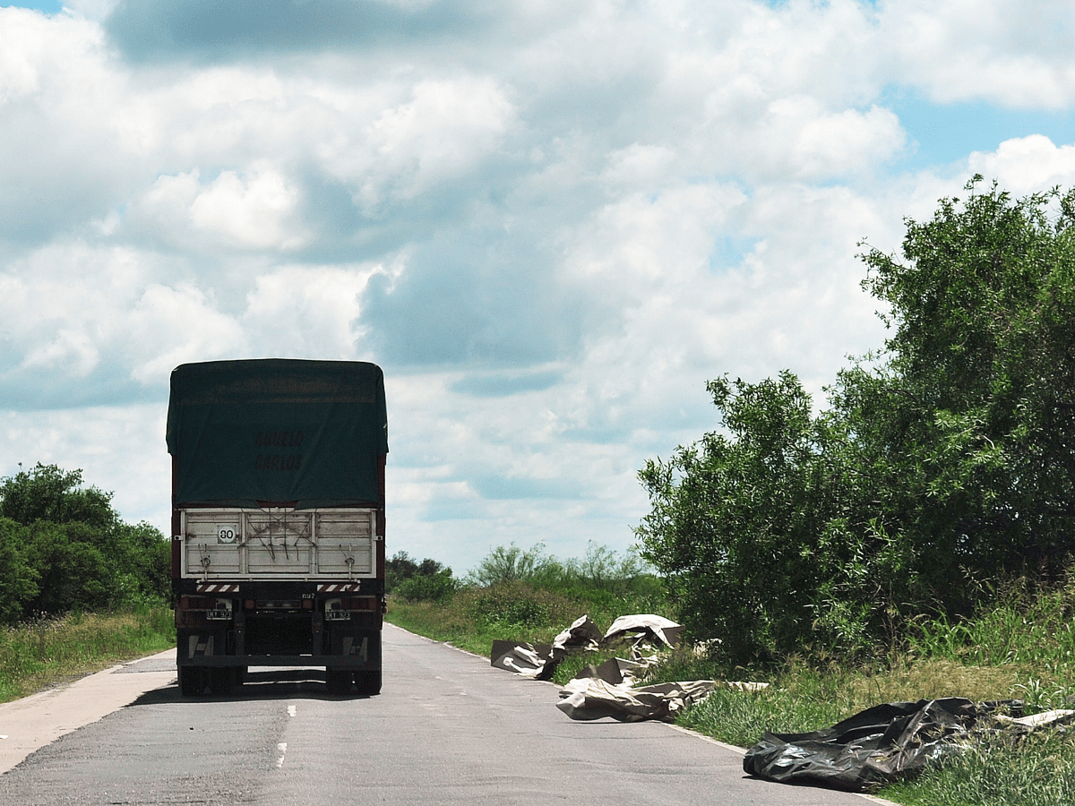  Un camionero brasileño, grave tras vuelco en la ruta 158 