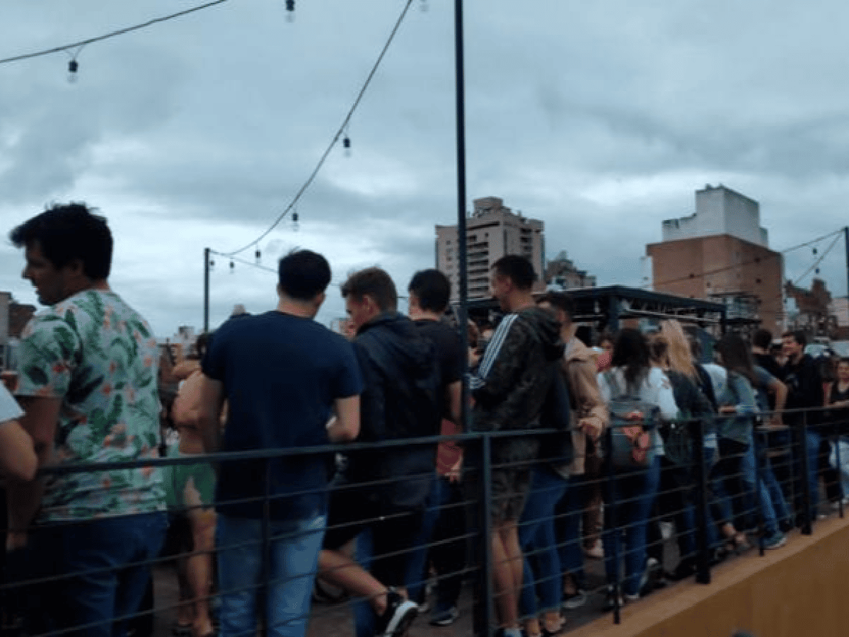 Córdoba capital, desalojaron a 200 jóvenes de una fiesta en un bar de Güemes