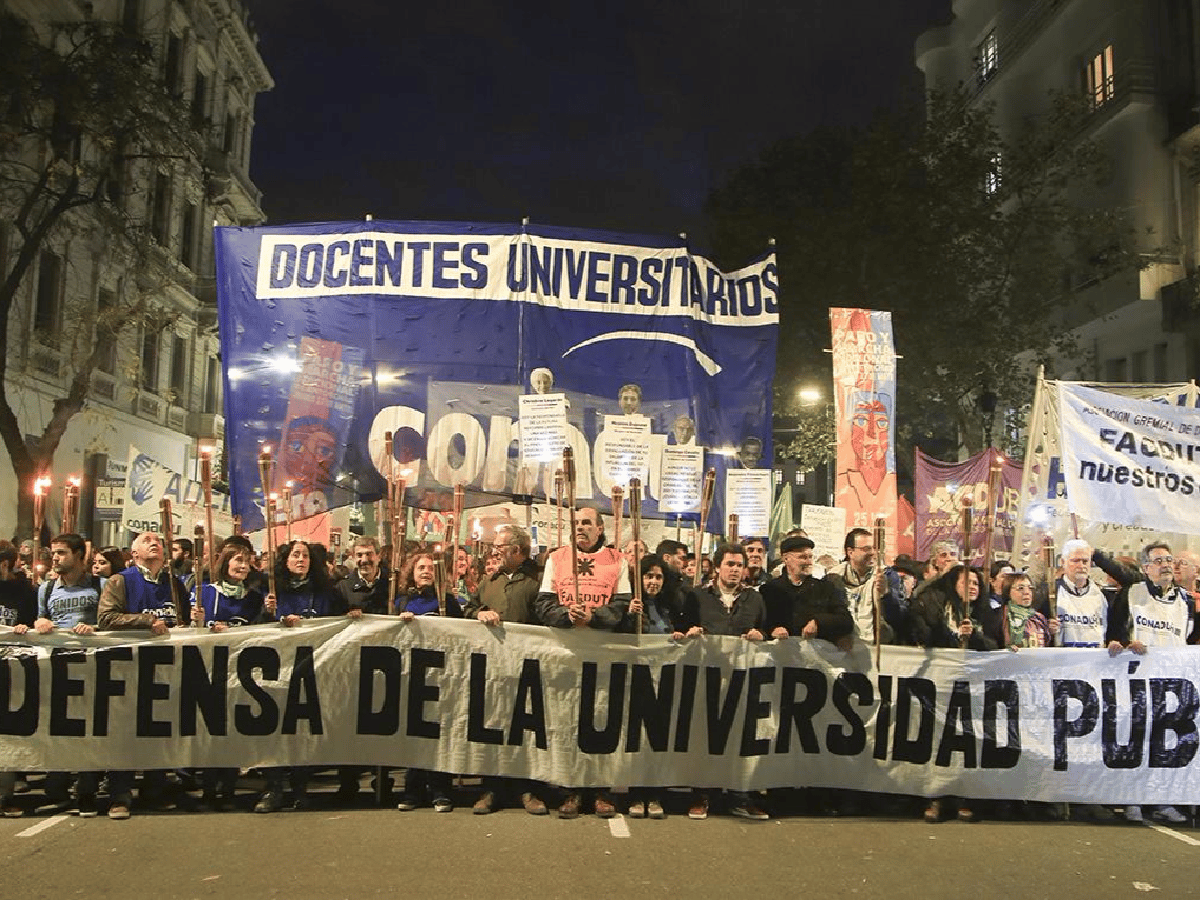 Gobierno y docentes de universidades vuelven a discutir salarios