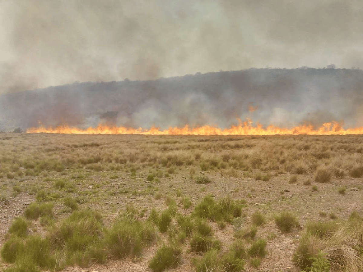 El incendio en las sierras de Córdoba se habría iniciado por un rayo