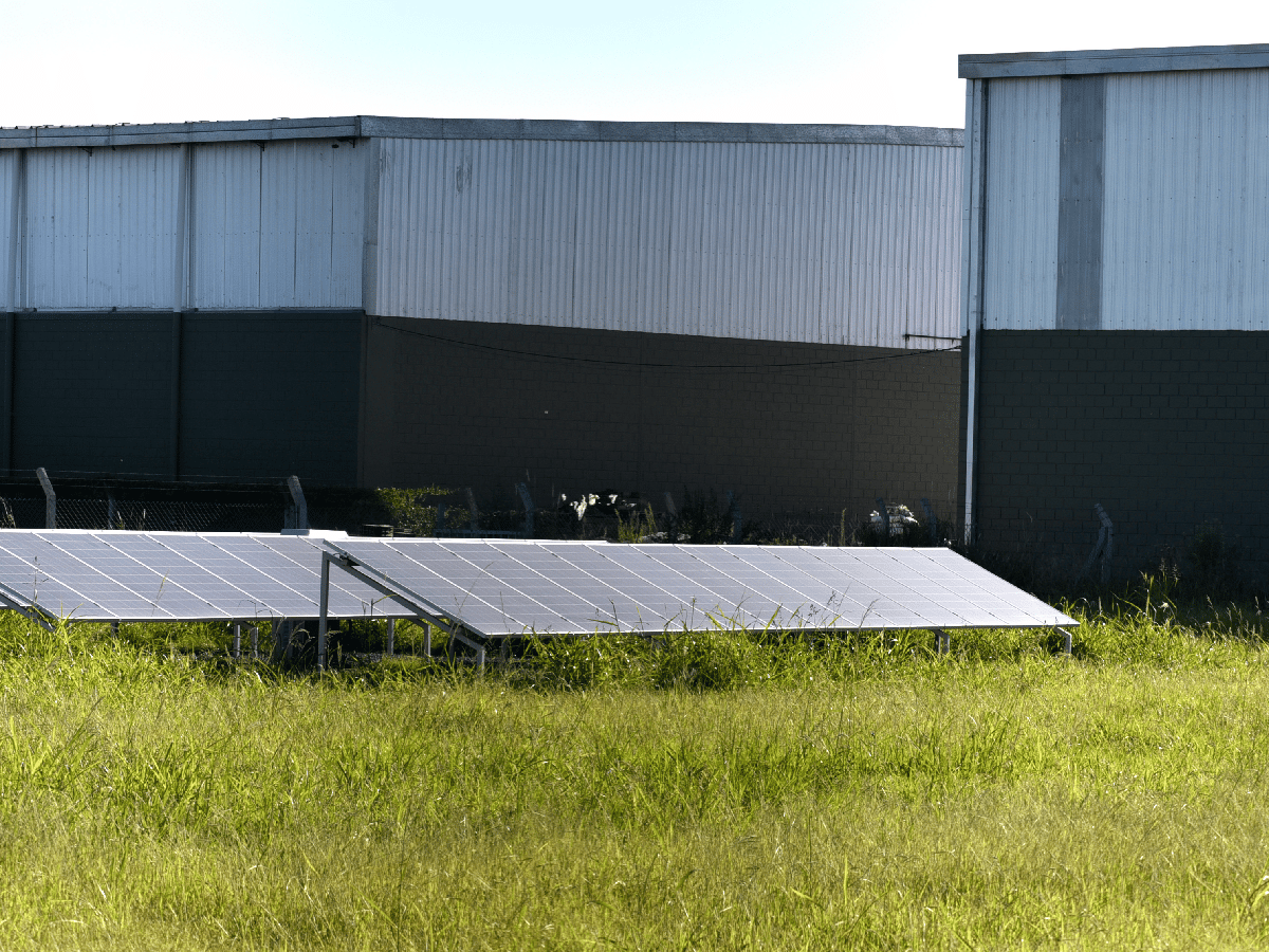 Empresas se abastecen con  energía solar para bajar costos  