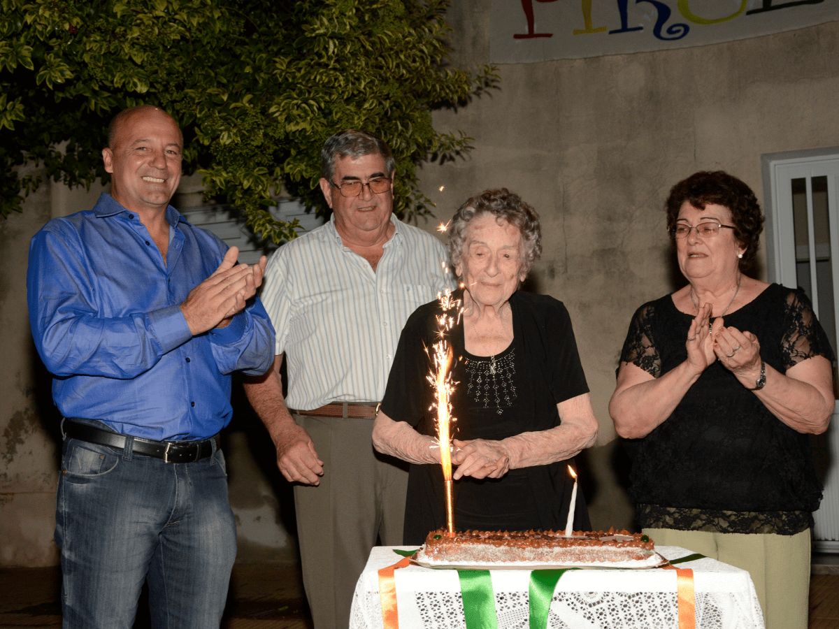 La Paquita: todo el pueblo festejó los  100 años de Doña Cata 