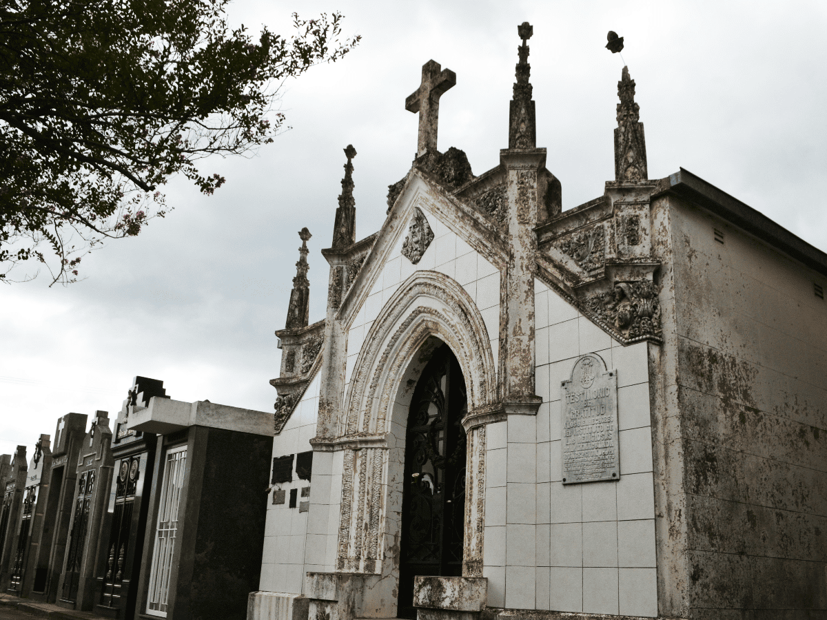Visita al Cementerio para conocer la historia de la ciudad 