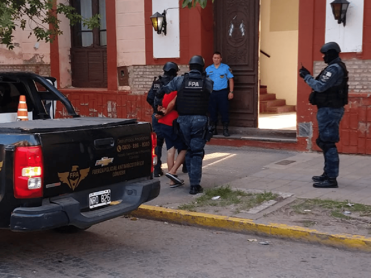 Tres detenidos por narcomenudeo en barrio Parque 