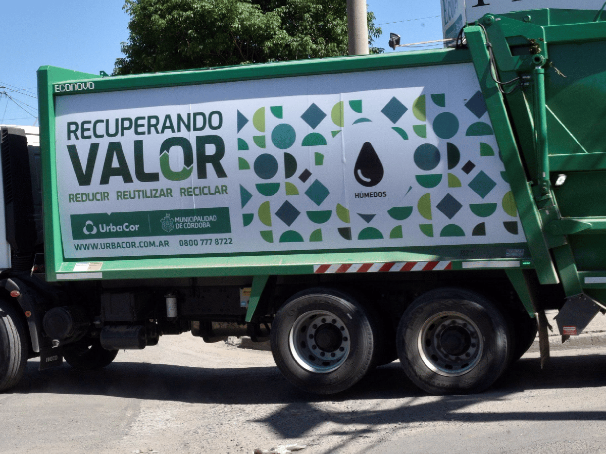 Murió una mujer atropellada por un camión recolector de residuos en el centro de Córdoba