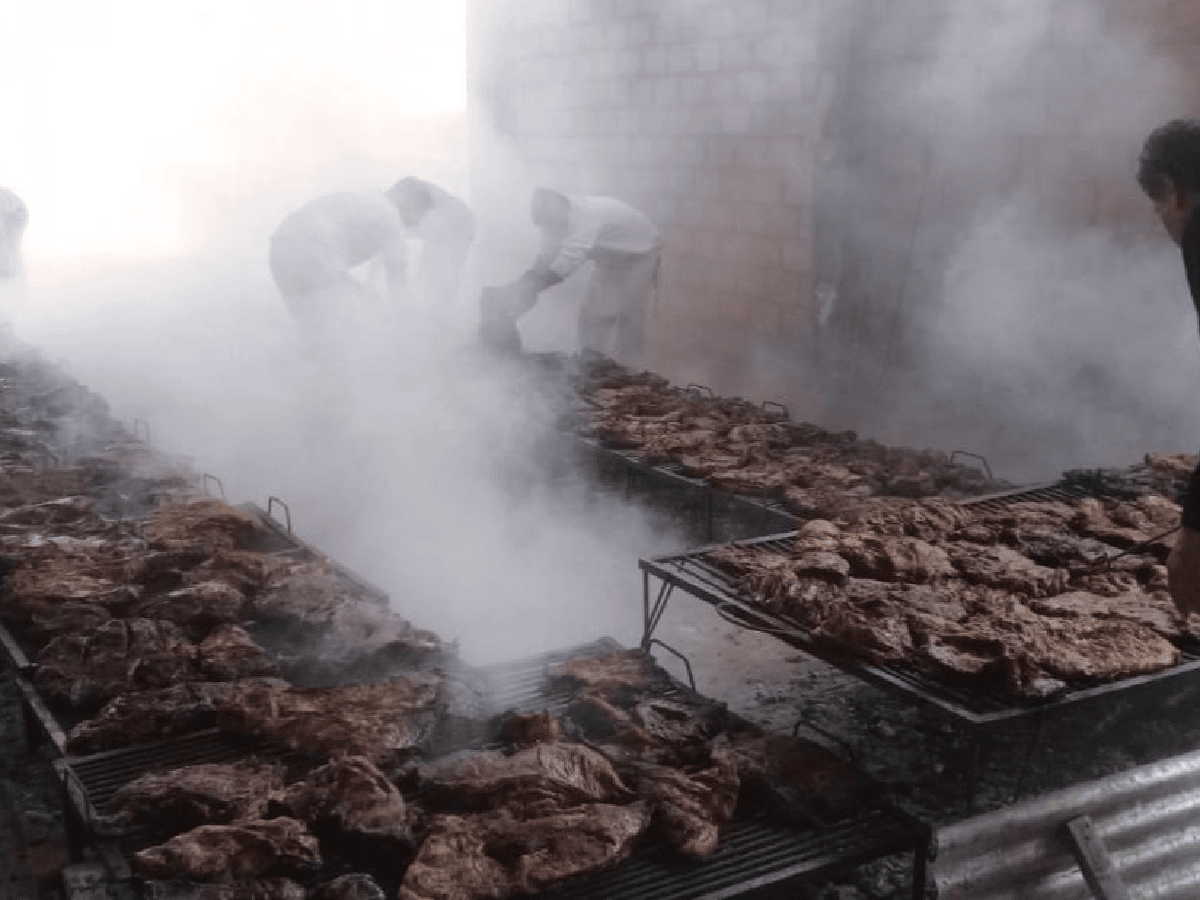 El asado tucumano para Alberto: 1.000 kilos de chorizos, 2.000 kilos de vacío y 10.000 empanadas