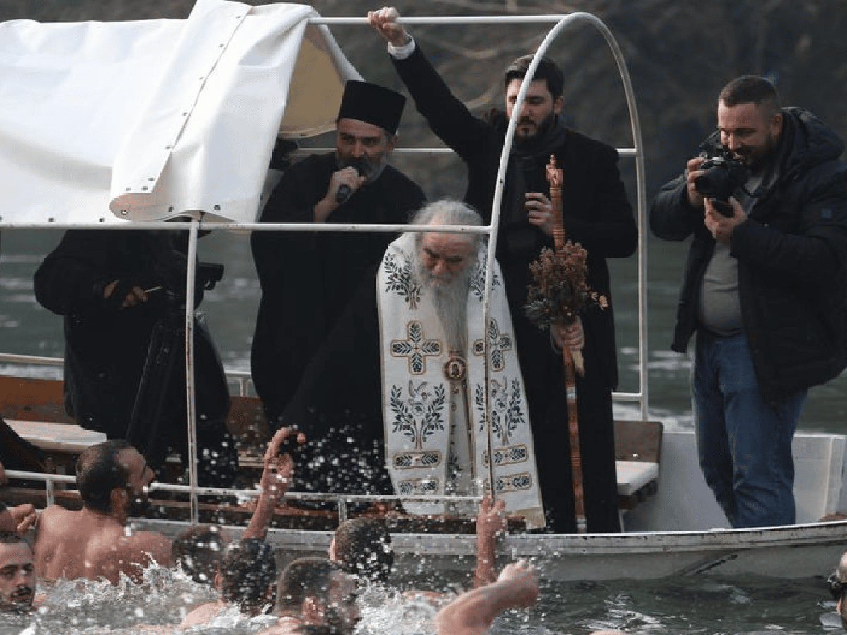 Rusia: más de 2 millones de ortodoxos ingresaron a aguas heladas para expiar pecados
