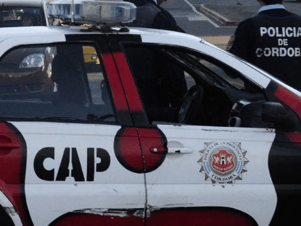 Dos detenidos por golpear a un joven y dañar su auto