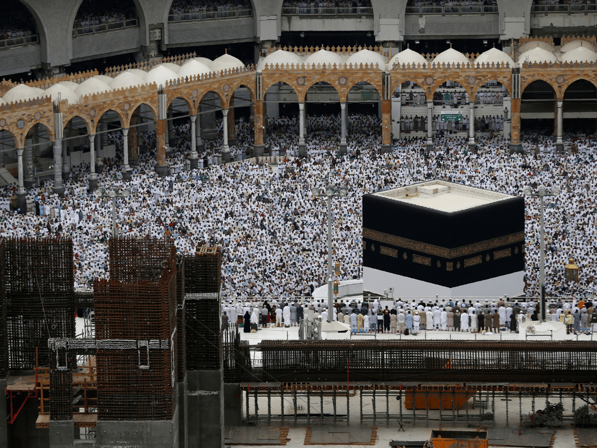 En medio de tensión regional, millones de musulmanes inician la peregrinación a la meca