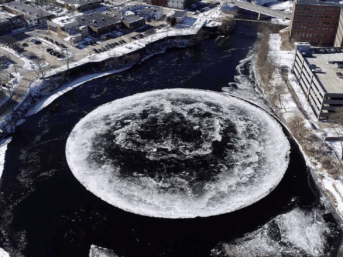 [Video] Por el frío extremo, se formó un disco de hielo gigante que sorprende al mundo