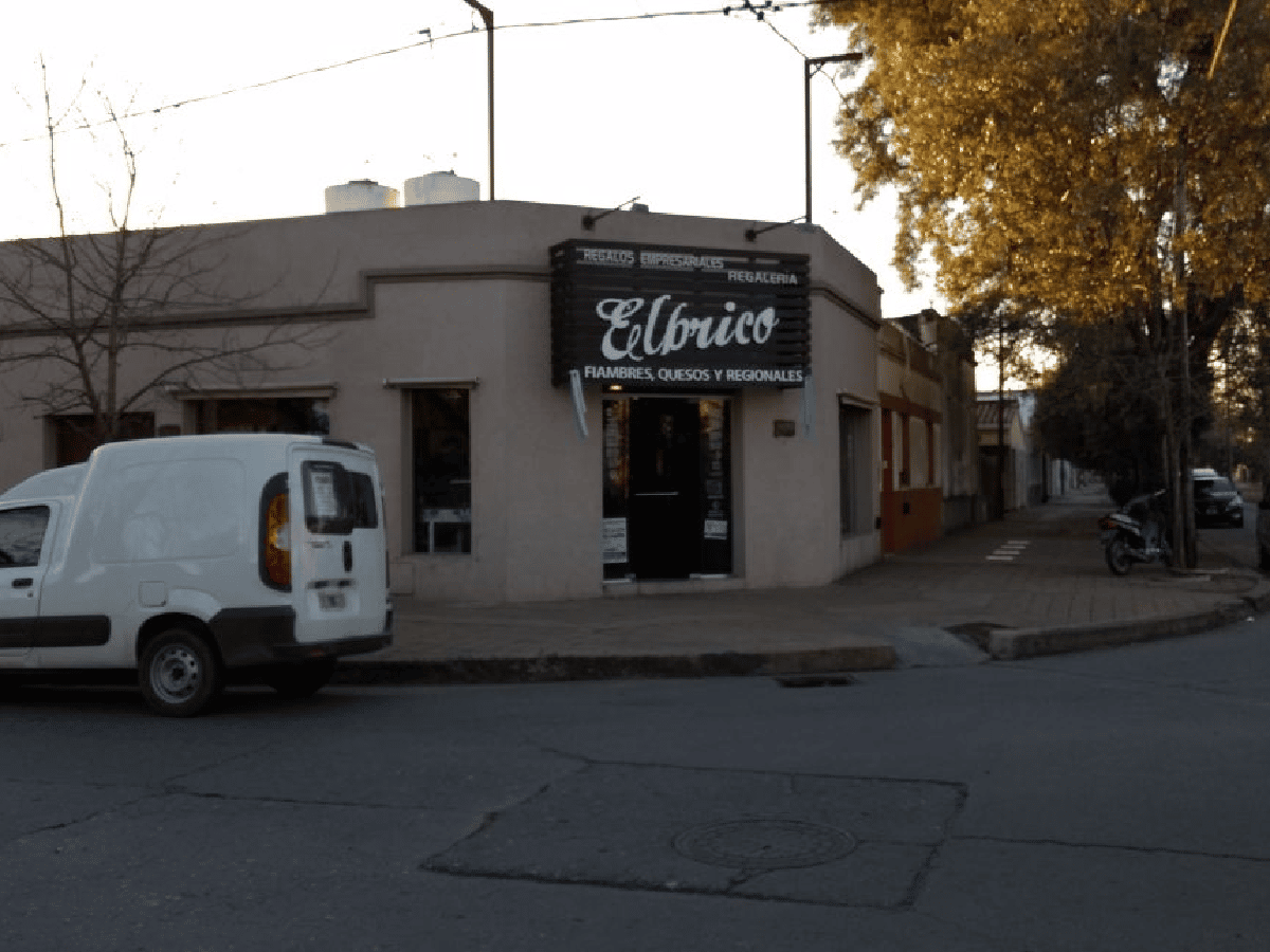 Roban dinero y un monitor en un negocio de barrio Vélez Sarsfield 