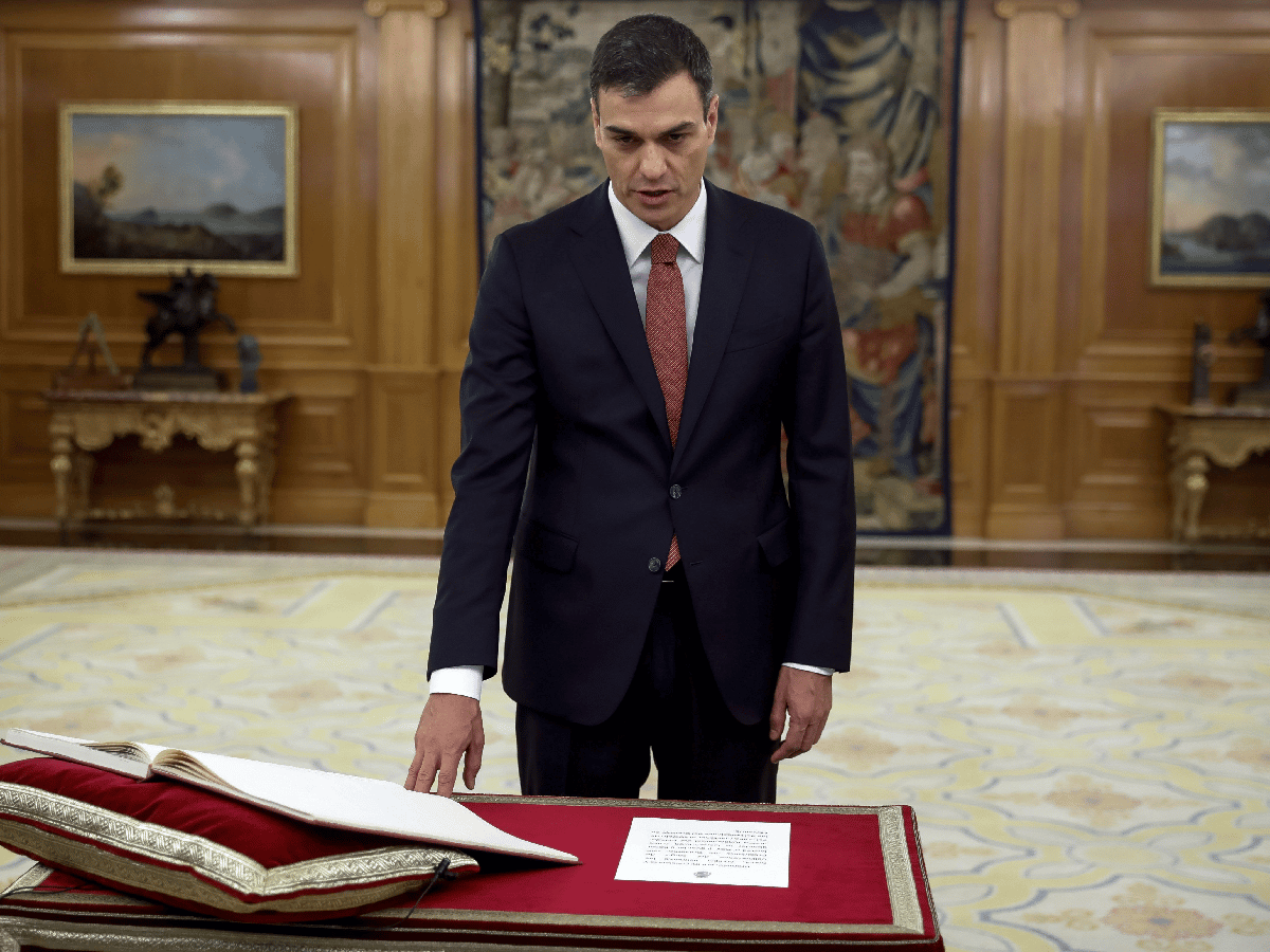El socialista Sánchez asumió como nuevo presidente de España 