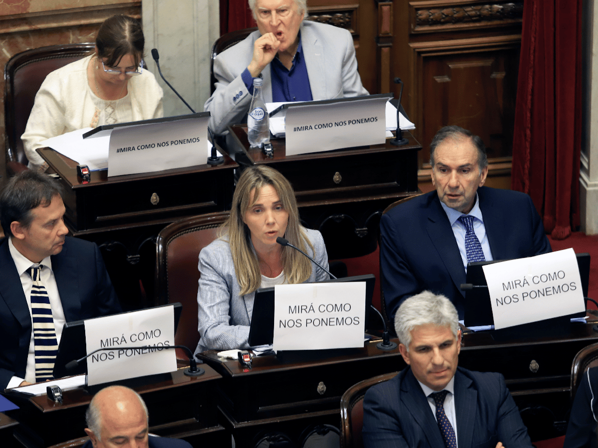 El Senado lució carteles con la consigna #MiráCómoNosPonemos 