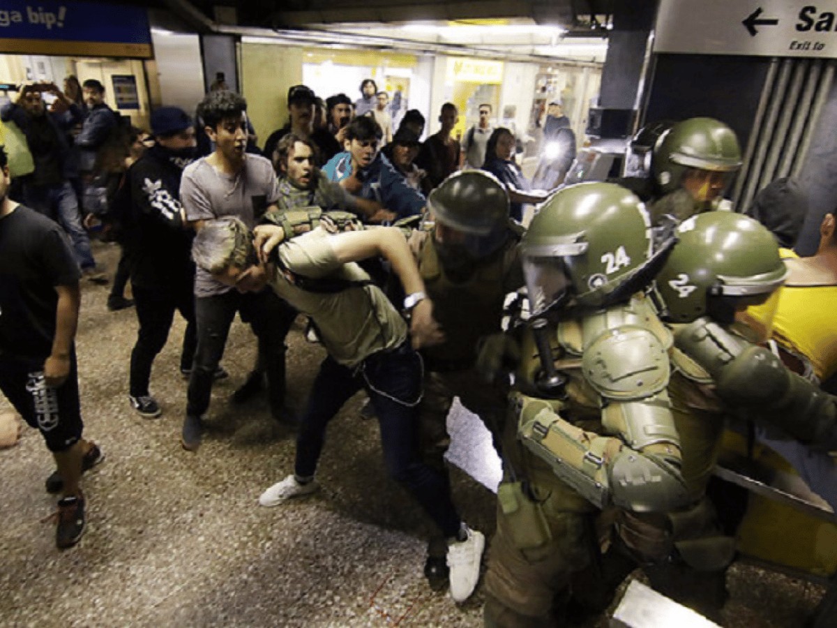 Más de 300 detenidos por los disturbios en Chile