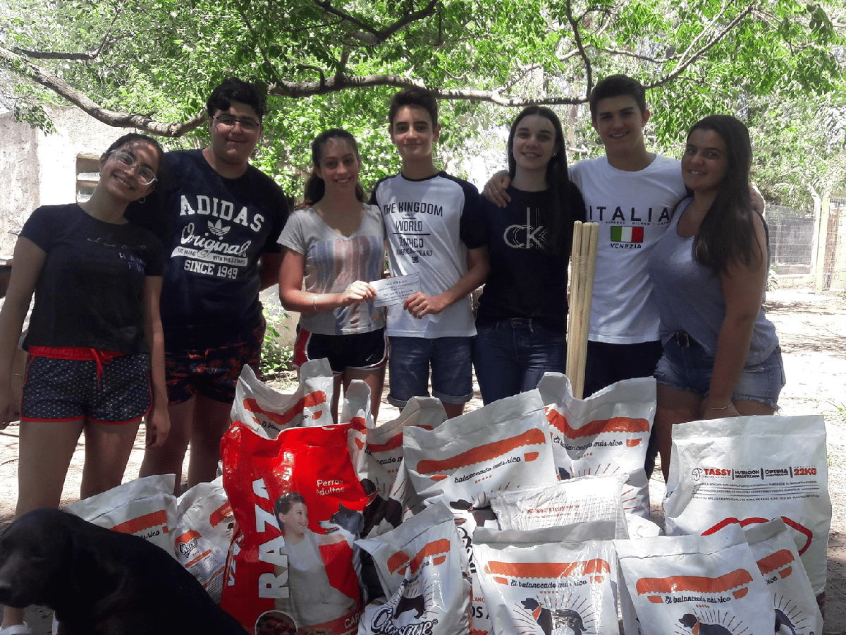 Estudiantes donaron alimento a la Protectora de Animales