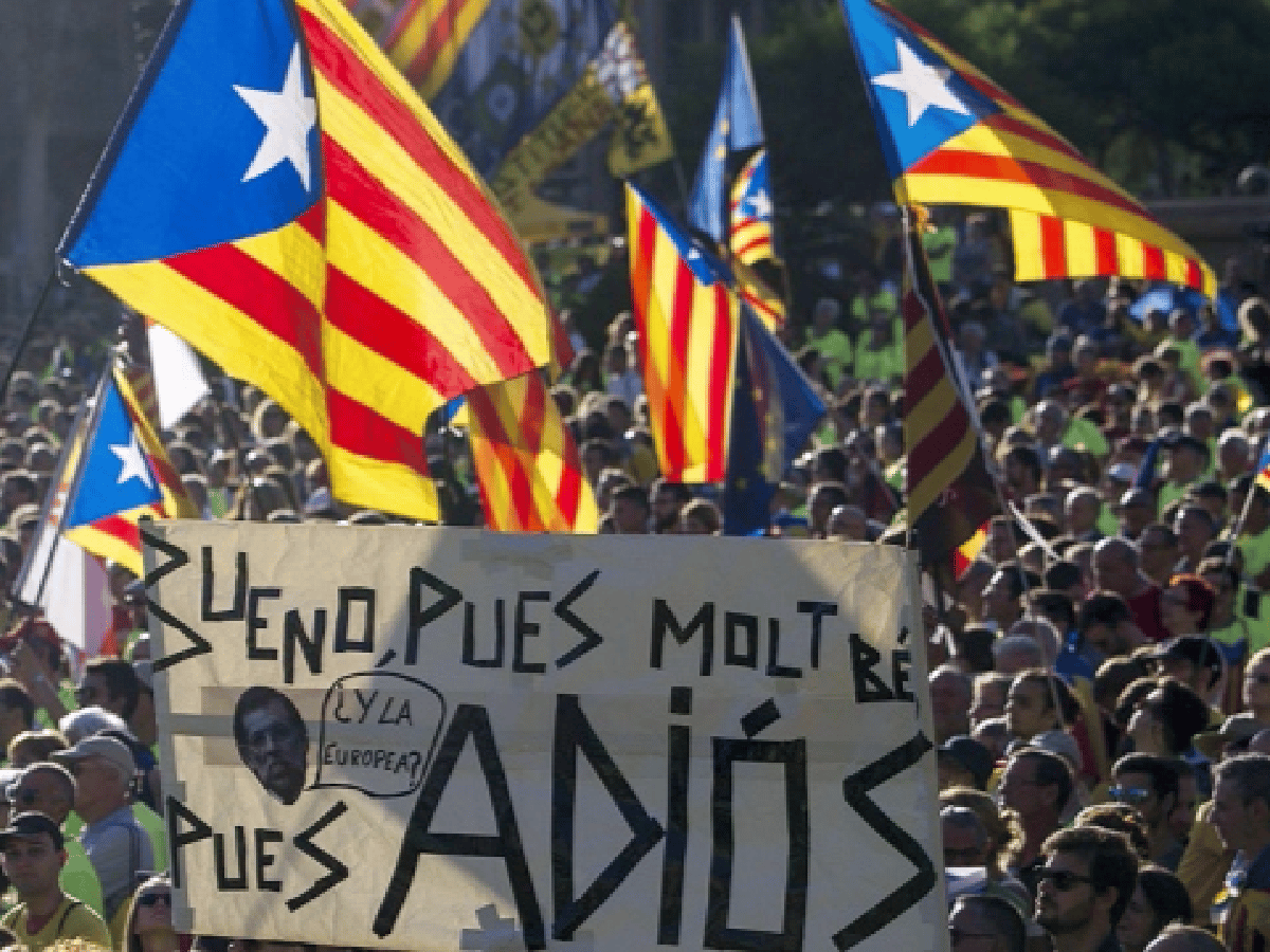 Una multitud respalda el referendo de secesión catalana en las calles de Barcelona