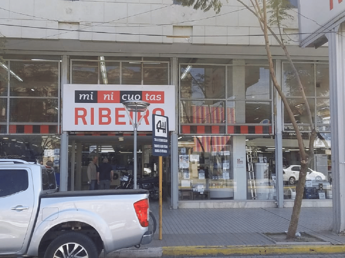 Ribeiro: empleados siguen de paro y la empresa promete pagar antes del lunes 