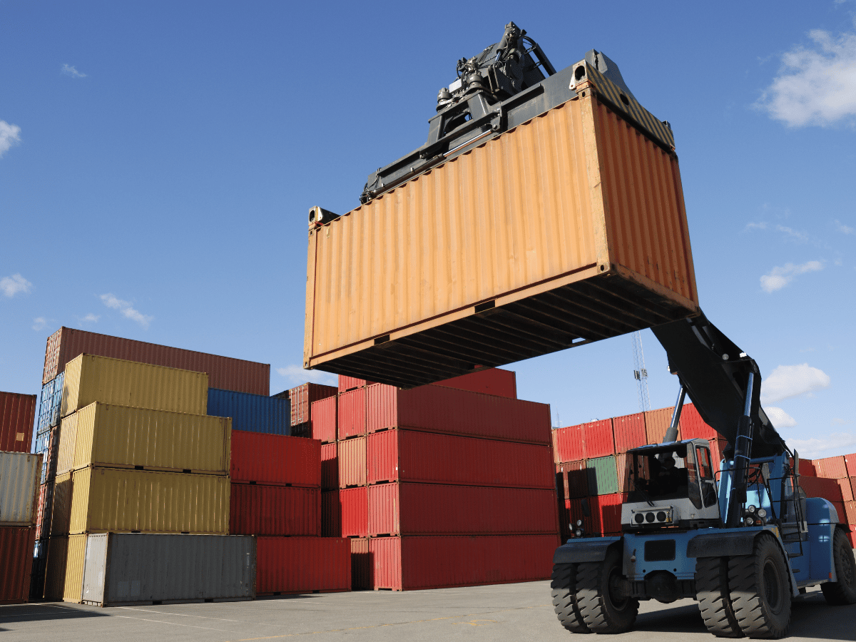 La UIA alertó sobre "fuerte avance" de importaciones y recomendó implementar "medidas no arancelarias"