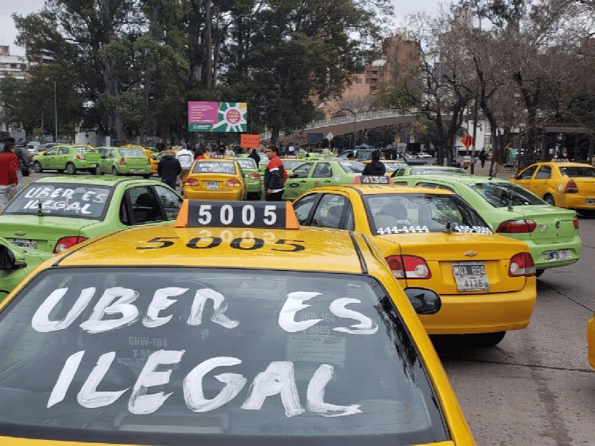 Mestre insistió en que Uber es "ilegal" en Córdoba
