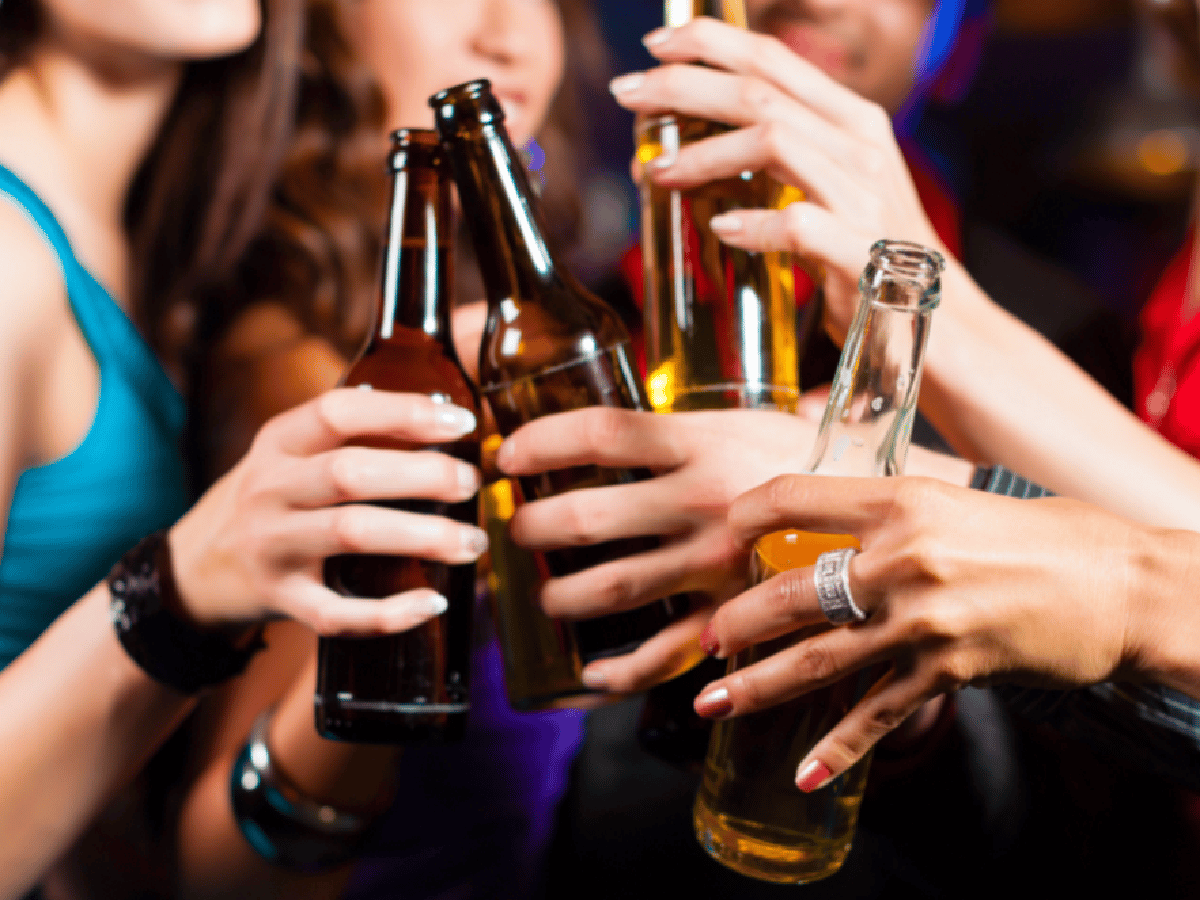 Beber en exceso puede ser más dañino para las mujeres