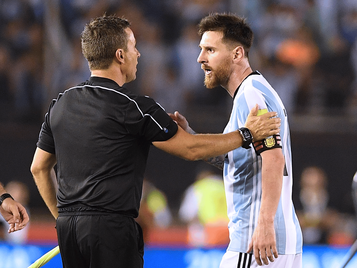 Messi fue suspendido por cuatro fechas