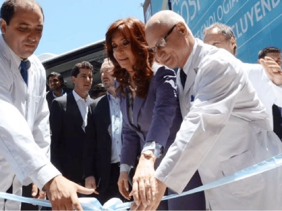 Exdirectivos del Hospital Posadas al borde del juicio por un acto de Cristina Kirchner