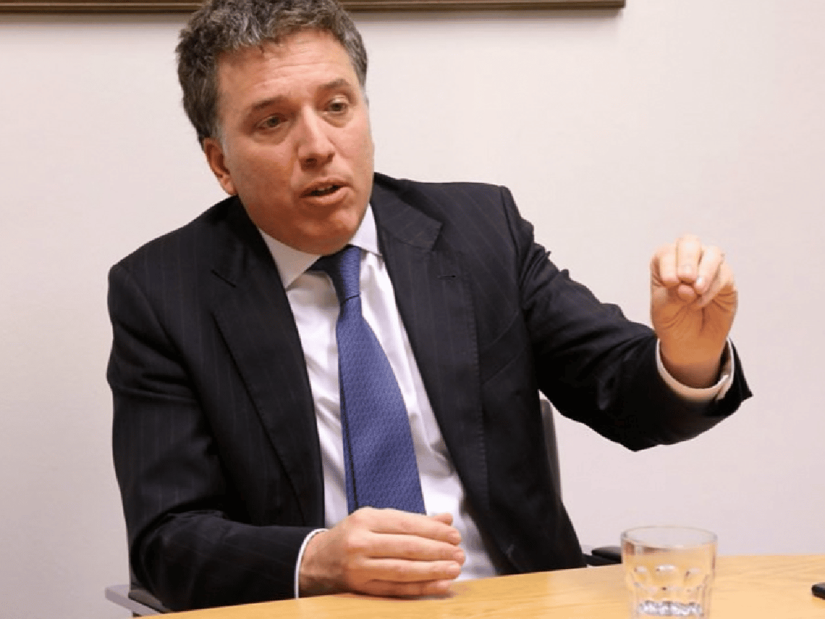 Dujovne afirmó que la deuda argentina es "perfectamente sostenible"