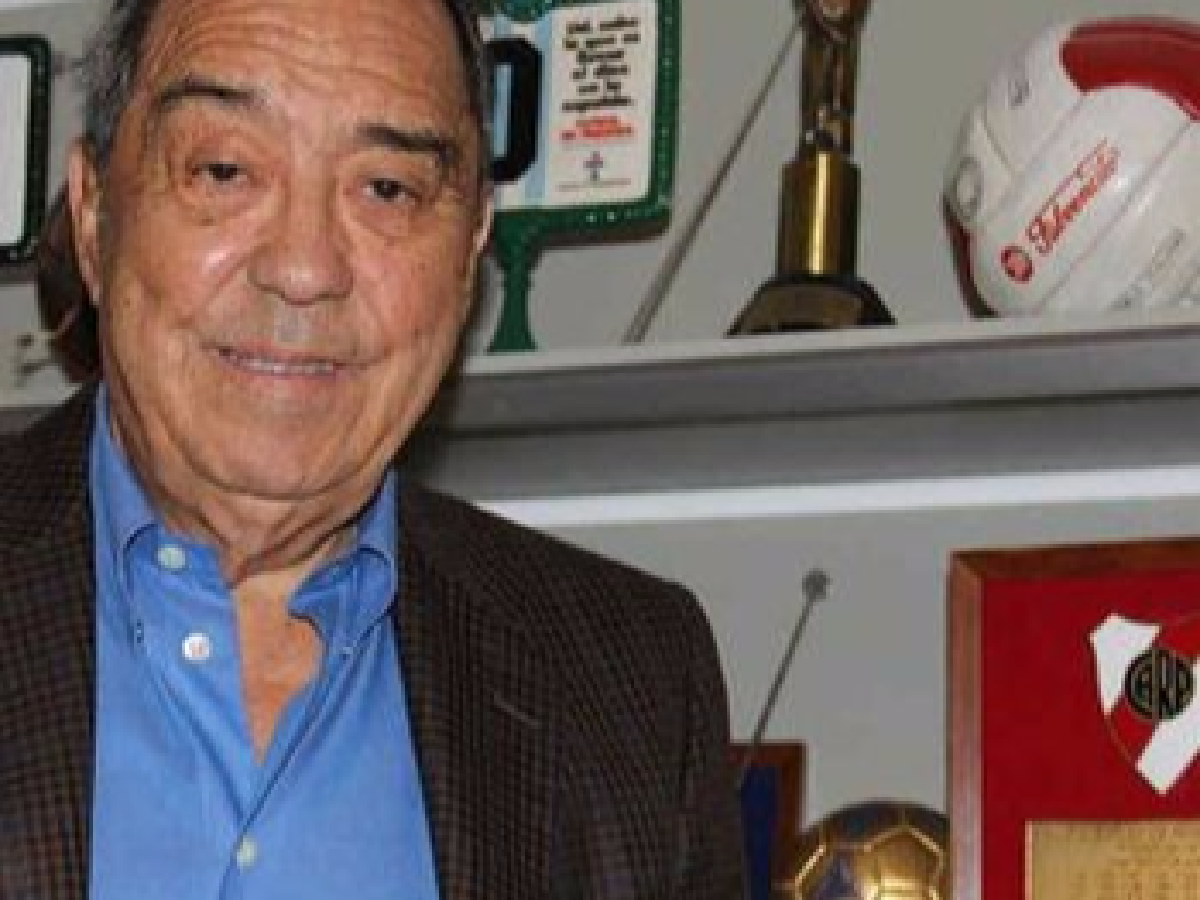 Murió Carlos Ávila, el hombre que cambió la forma de ver el fútbol y construyó un mito