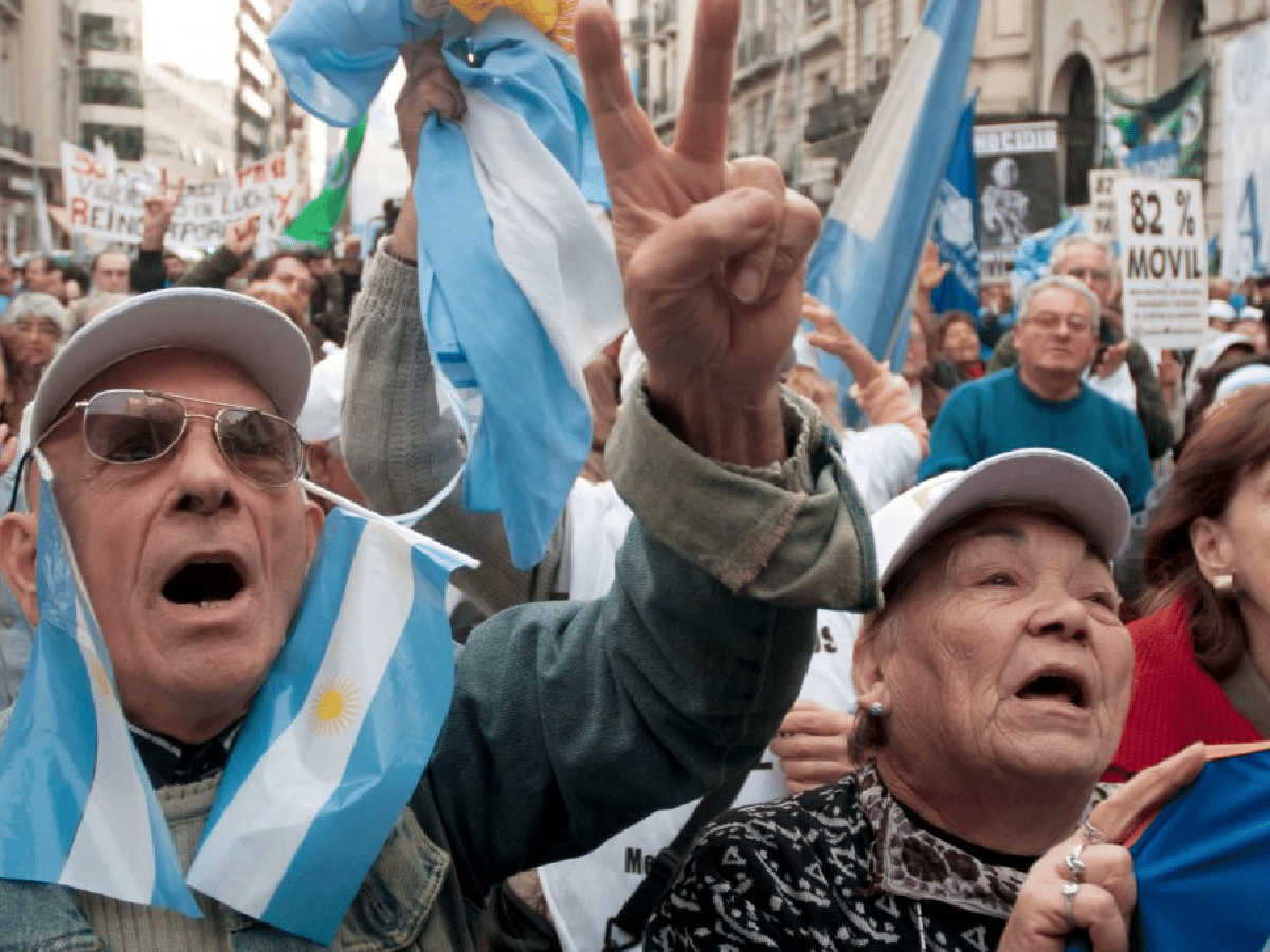 De cuánto sería el primer aumento a jubilados de Alberto Fernández como Presidente