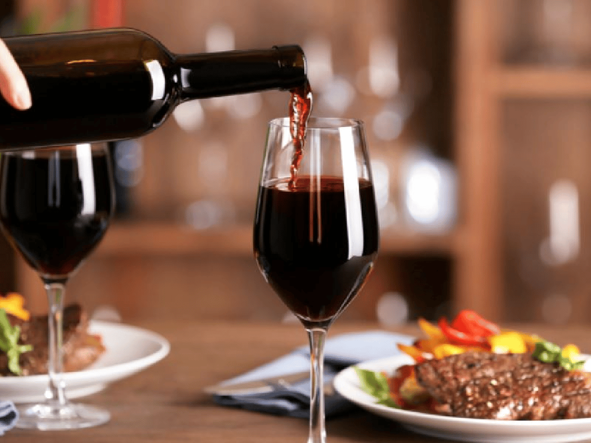 Consumo moderado de vino retrasa el envejecimiento
