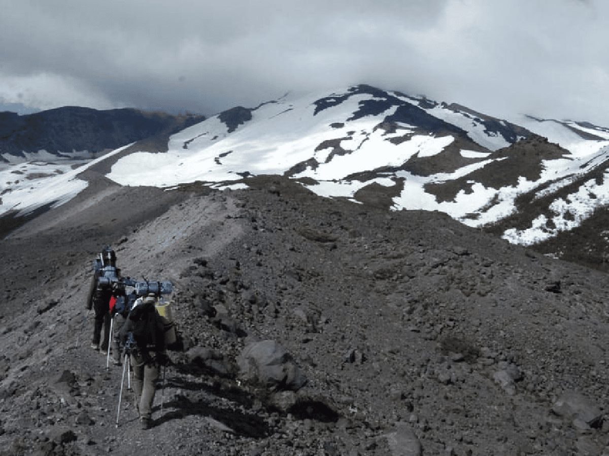 Neuquén: murió el andinista que cayó a una grieta del volcán Lanín