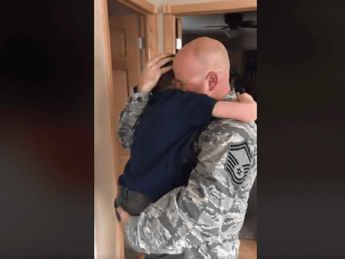 [Video] La sorpresa de cumpleaños de un soldado a su hijo
