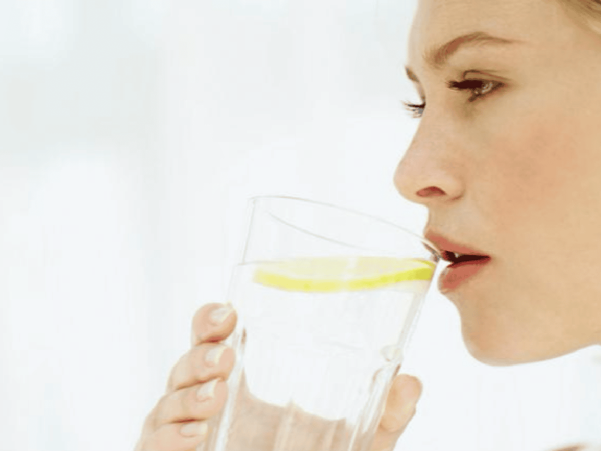 Consejos para llegar a los ocho vasos de agua recomendados para estar hidratado