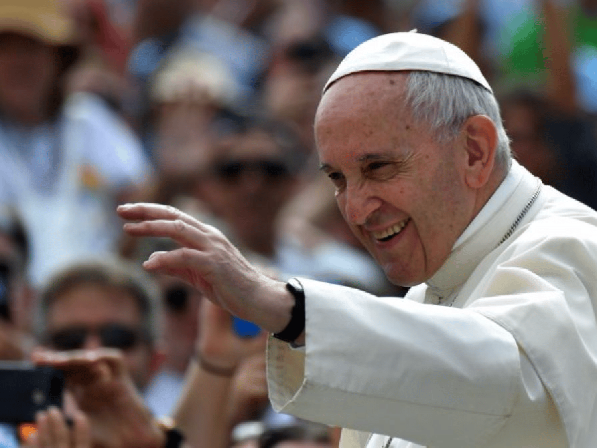 Papa compara abortos con una eugenesia "de guante blanco" 